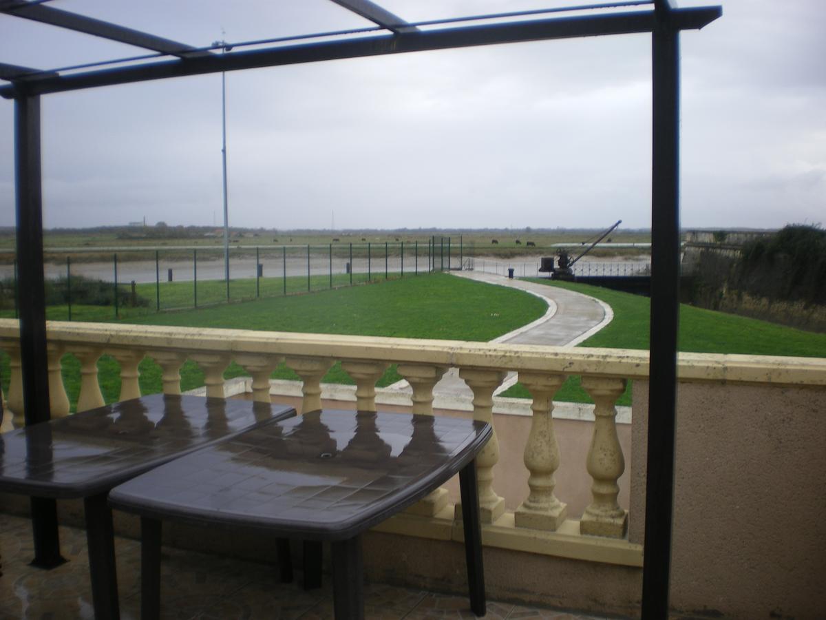 Hotel Le Cargo Rochefort  Exterior photo